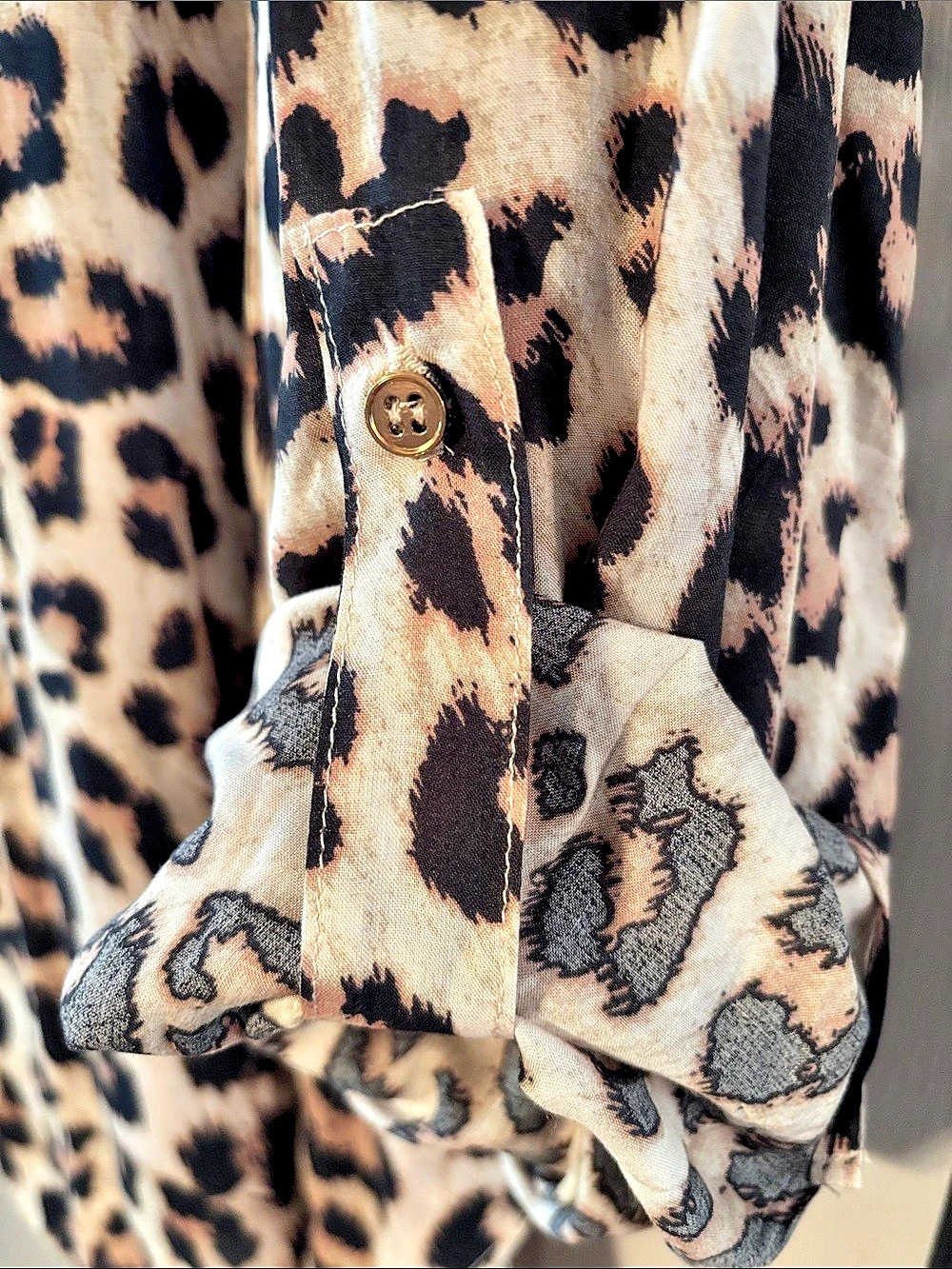 Hester & Orchard Leopard Print Button Up Blouse NWT - Picture 9 of 10